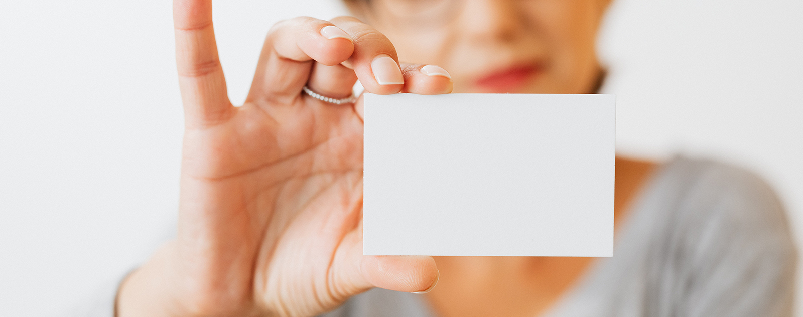 Une meilleure création de carte de visite va refléter votre marque et votre identité. 